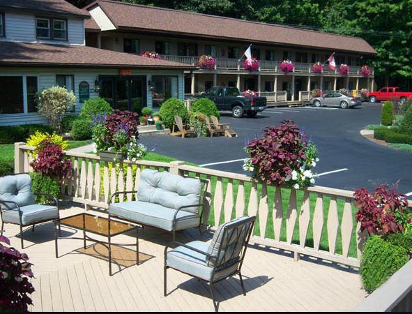 Tall Pines Motel Лейк Джордж Екстериор снимка