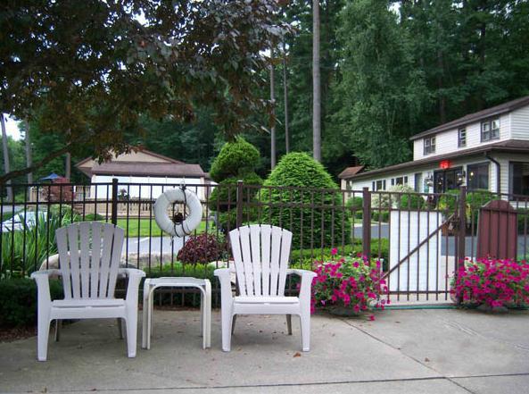 Tall Pines Motel Лейк Джордж Екстериор снимка